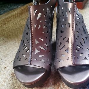 Nine West platform wedge sandals size 8